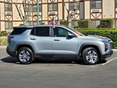 Used 2025 Chevrolet Equinox LT FWD image 4