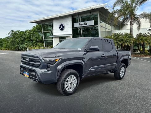 Used 2025 Toyota Tacoma SR5 image 1