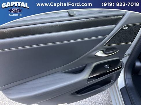 Used 2022 Lexus ES 350 Ultra Luxury w/ Accessory Package 2 FWD image 16
