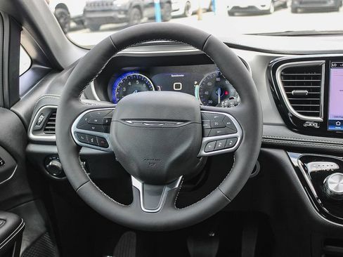New 2027 Chrysler Pacifica Select FWD image 16