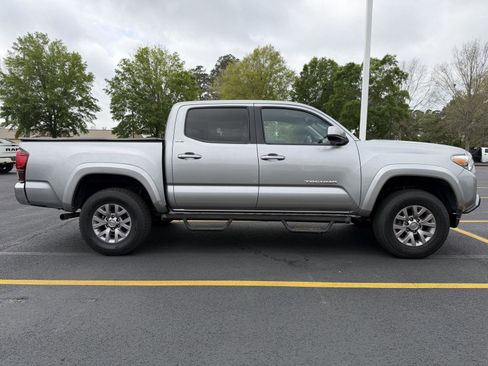 Used 2019 Toyota Tacoma SR5 image 3