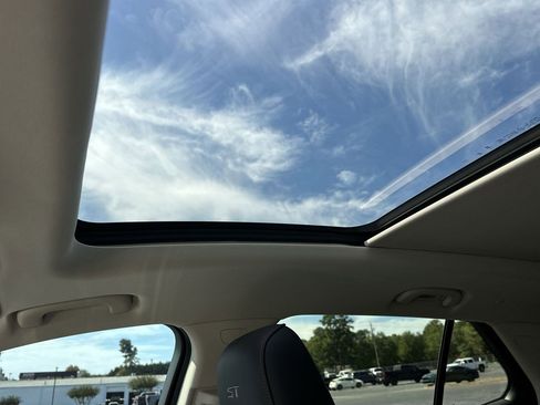 Certified 2023 Buick Envision Essence w/ Technology Package I image 19