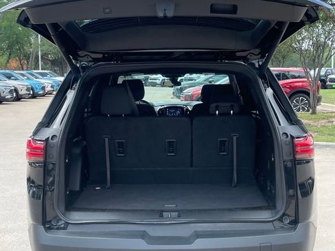 Used 2023 Chevrolet Traverse LT FWD image 26