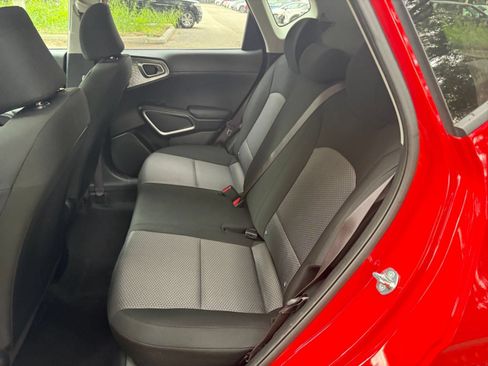 Used 2025 Kia Soul LX w/ LX Technology Package FWD image 34