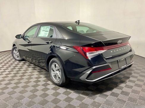 New 2026 Hyundai Elantra SE FWD image 10