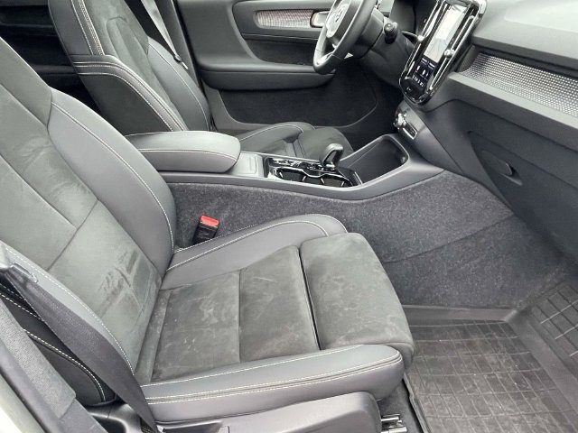 Certified 2023 Volvo XC40 B5 Plus w/ Protection Package Premier AWD/4WD image 12