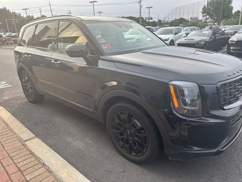 Used 2022 Kia Telluride SX w/ SX Prestige Package AWD/4WD image 2