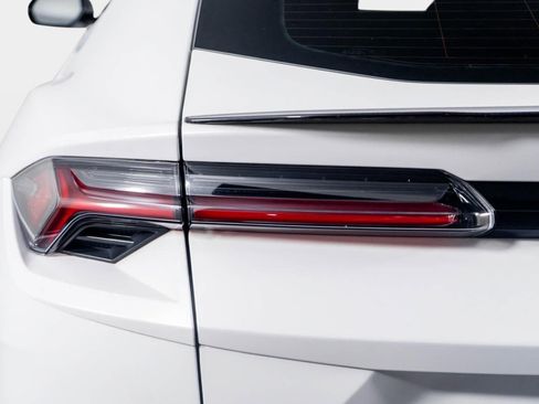 Used 2023 Lamborghini Urus Performante AWD/4WD image 28