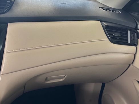 Used 2019 Nissan Rogue SV image 11