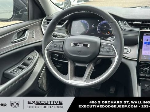Used 2023 Jeep Grand Cherokee Limited image 24