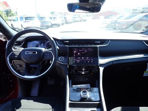 New 2025 Jeep Grand Cherokee L Altitude image 14