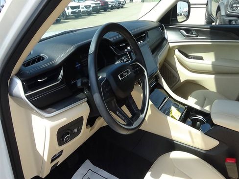 Used 2021 Jeep Grand Cherokee L Limited AWD/4WD image 18