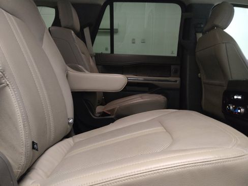 Used 2019 Ford Expedition Limited w/ Equipment Group 302A RWD image 19