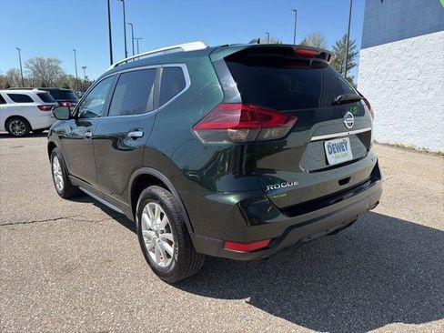 Used 2018 Nissan Rogue SV image 3