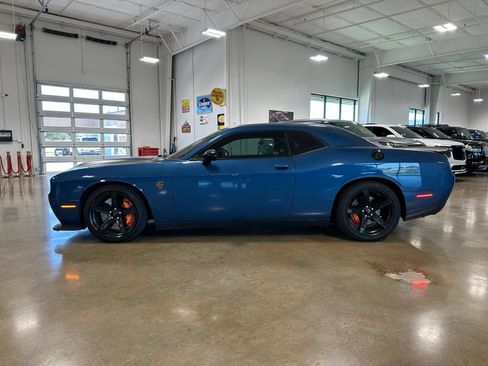 Used 2020 Dodge Challenger SRT Hellcat w/ Carbon/Suede Interior Package RWD image 3
