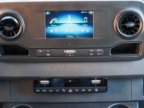 Used 2024 Mercedes-Benz Sprinter 2500 image 14