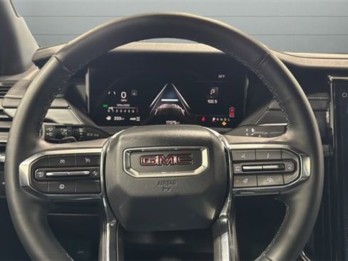 Used 2025 GMC Acadia Elevation image 19