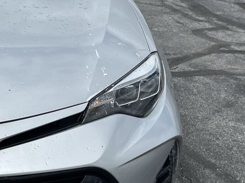Used 2018 Toyota Corolla SE w/ SE Premium Package FWD image 12