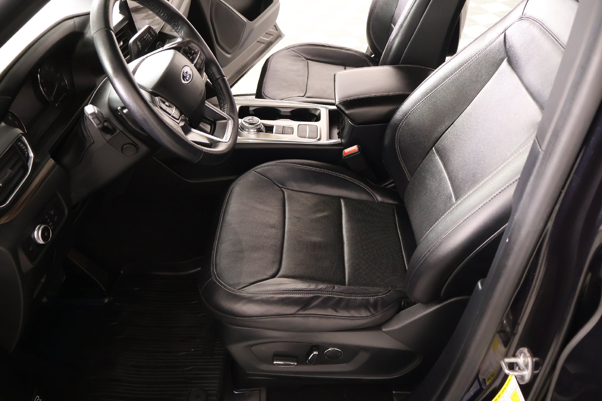 Used 2020 Ford Explorer Limited RWD image 12
