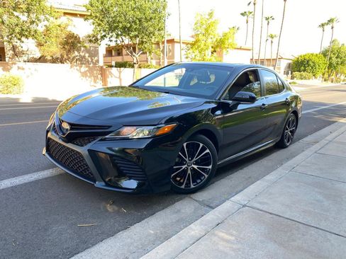 Used 2019 Toyota Camry SE w/ Audio Package FWD image 5