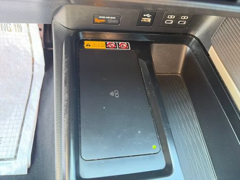 Used 2025 Toyota Camry SE FWD image 31
