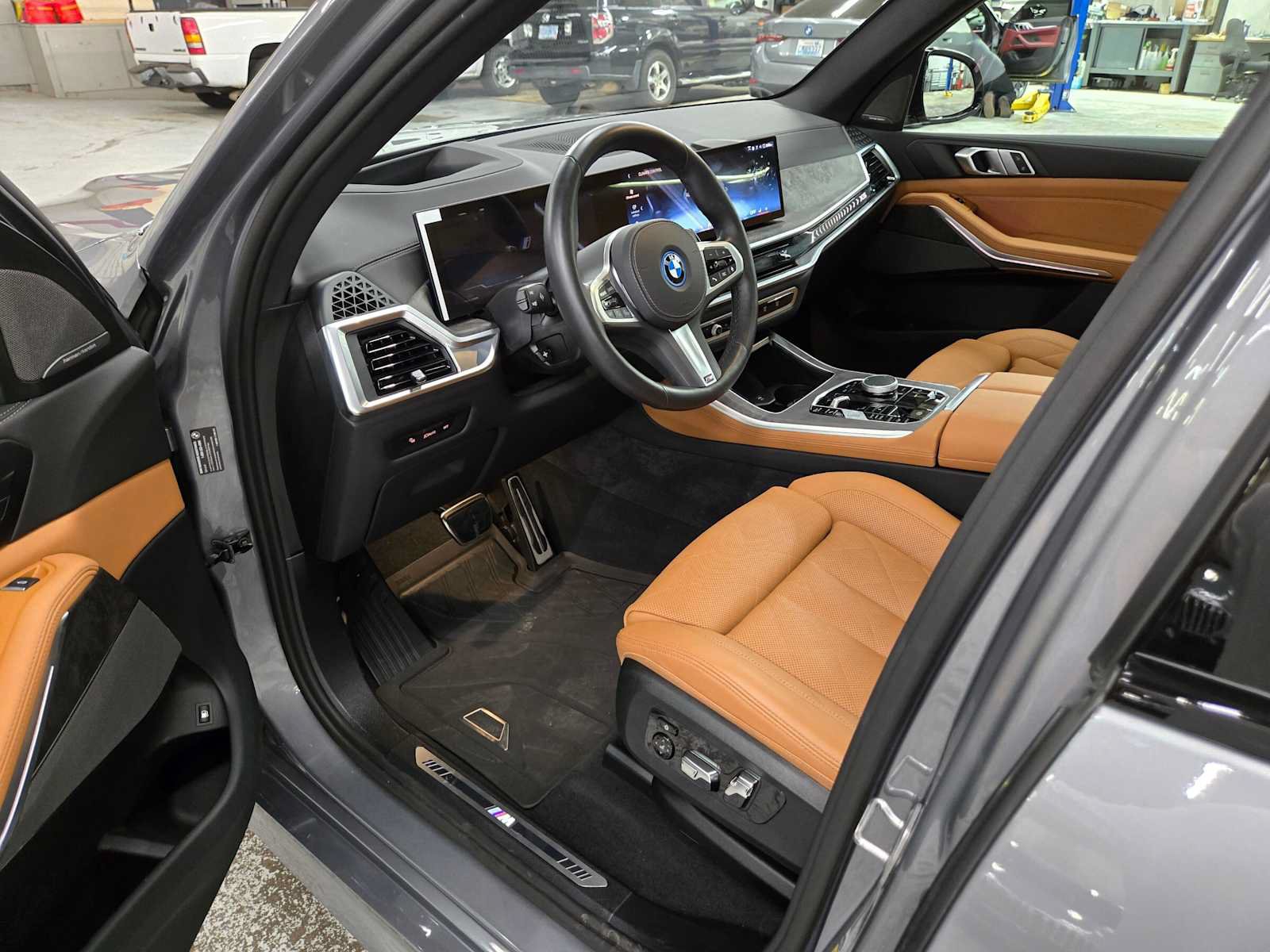 Used 2026 BMW X5 xDrive50e w/ M Sport Package AWD/4WD image 20