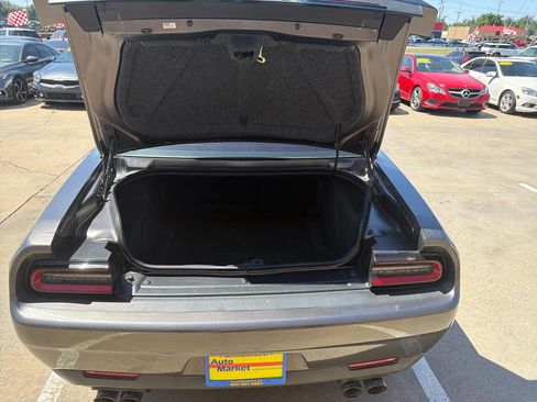 Used 2019 Dodge Challenger SXT RWD image 19