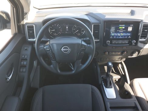Used 2024 Nissan Frontier SV image 17