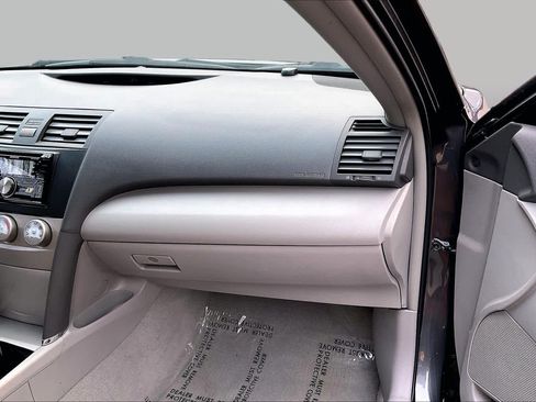 Used 2010 Toyota Camry FWD image 17