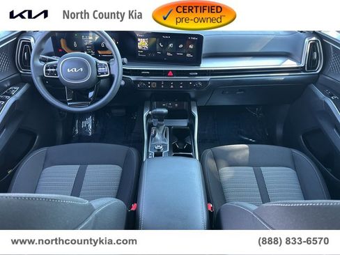 Certified 2025 Kia Sorento LX image 7