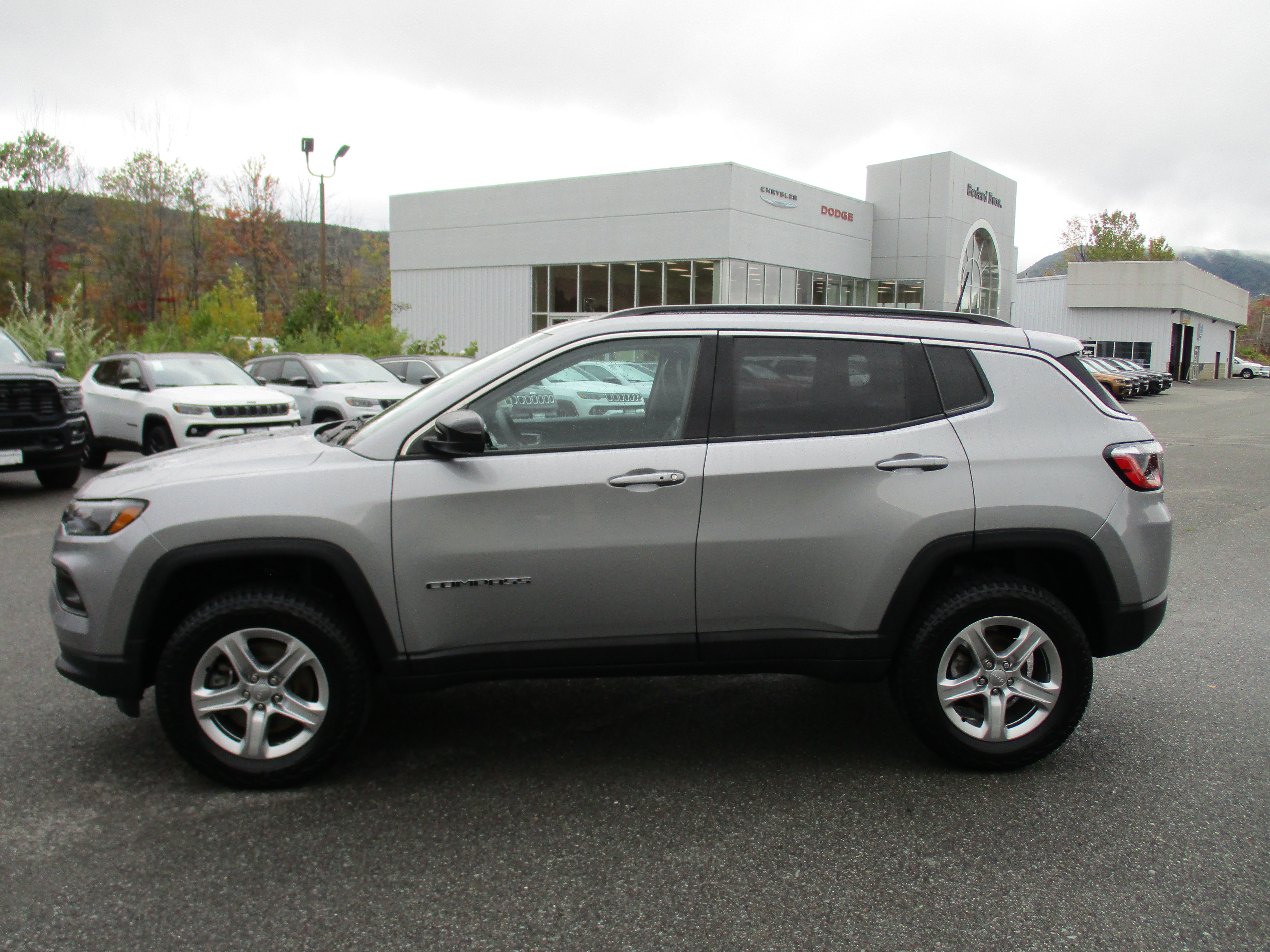 Certified 2023 Jeep Compass Latitude w/ Convenience Group AWD/4WD image 8