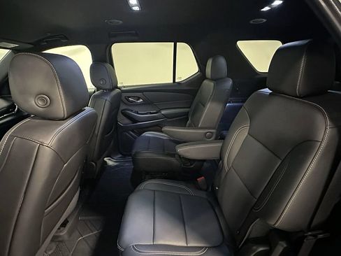 Used 2023 Chevrolet Traverse LT w/ LT Premium Package AWD/4WD image 18