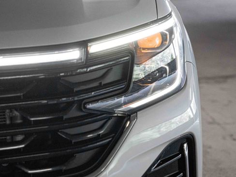Certified 2025 Volkswagen Atlas Cross Sport SEL Premium R-Line AWD/4WD image 3