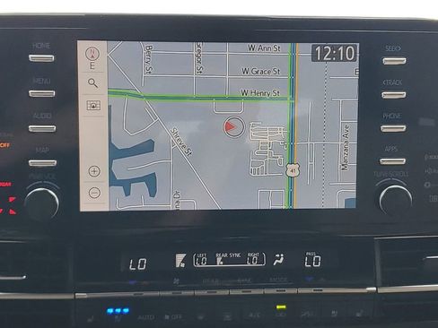 Used 2024 Toyota Sienna Limited image 32