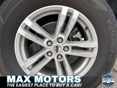 Used 2023 Ford Explorer XLT w/ Equipment Group 202A AWD/4WD image 13