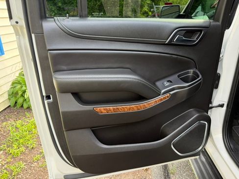 Used 2017 Chevrolet Suburban Premier AWD/4WD image 17