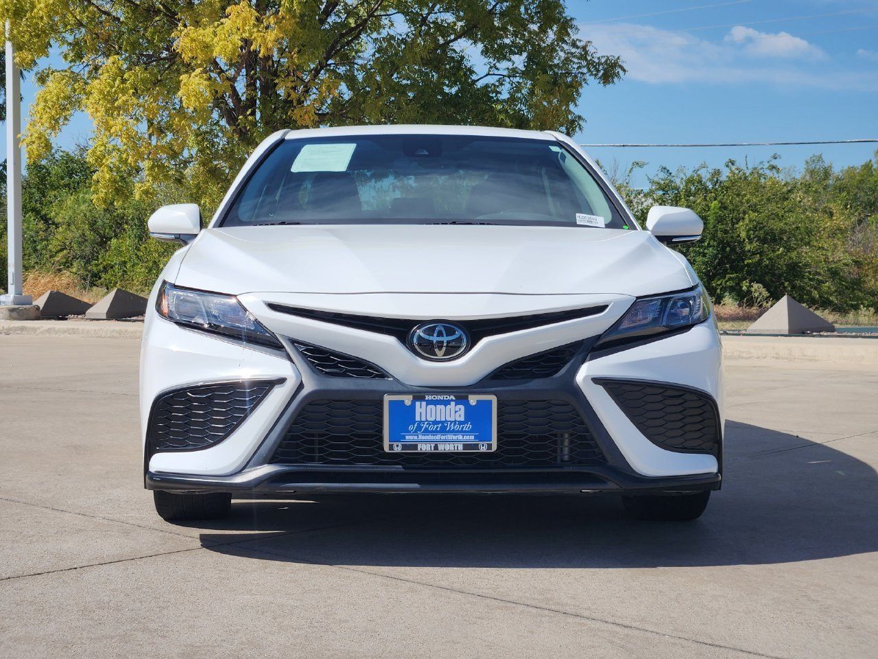 Used 2023 Toyota Camry SE w/ Convenience Package FWD image 2