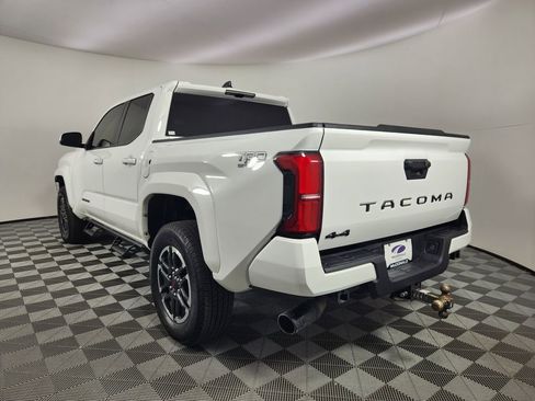 Used 2025 Toyota Tacoma TRD Sport AWD/4WD image 3