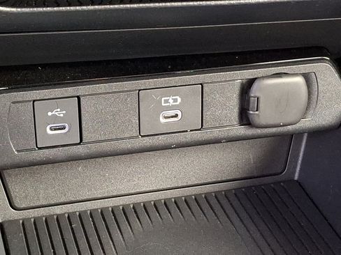 Certified 2025 Toyota Prius Plug-In Hybrid image 24