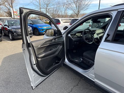 New 2025 Jeep Grand Cherokee Laredo X w/ Trailer Tow Package image 11