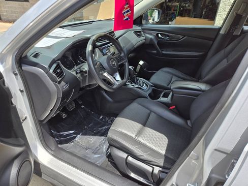 Used 2017 Nissan Rogue S AWD/4WD image 9