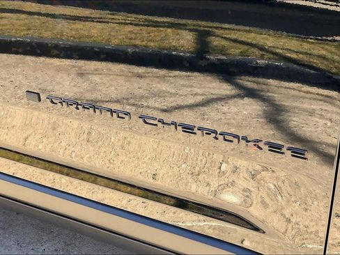 Used 2023 Jeep Grand Cherokee L Altitude image 10