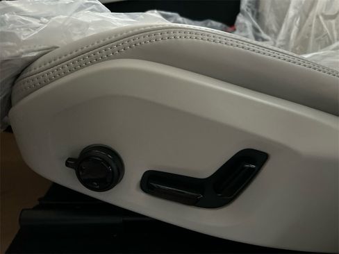 New 2026 Volvo XC90 B6 Ultra w/ Lounge Package image 11