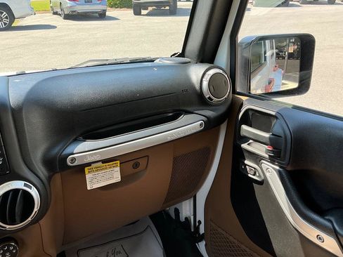 Used 2015 Jeep Wrangler Unlimited Sahara w/ Max Tow Package AWD/4WD image 18