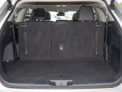 Used 2024 Toyota Highlander XLE image 19