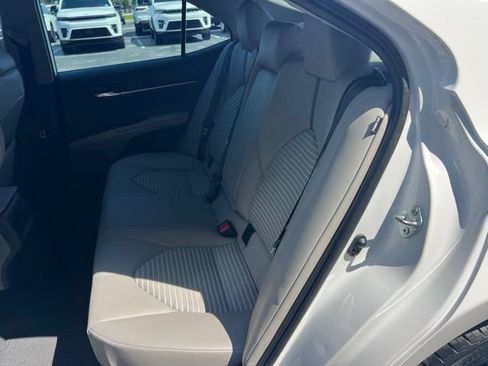 Used 2023 Toyota Camry SE FWD image 18