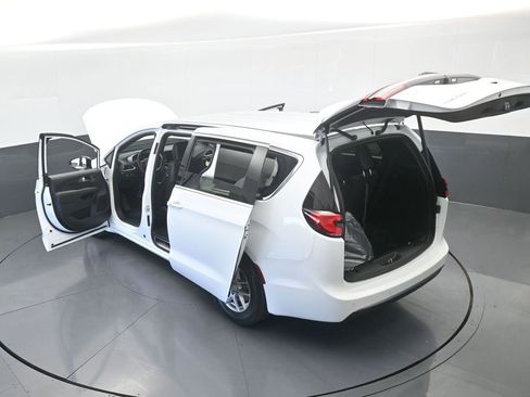 New 2026 Chrysler Pacifica Select image 64