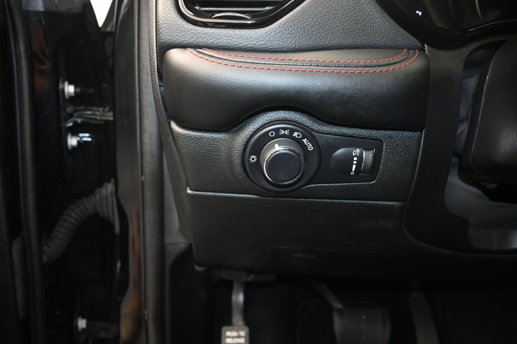 Used 2024 Dodge Durango GT RWD image 12