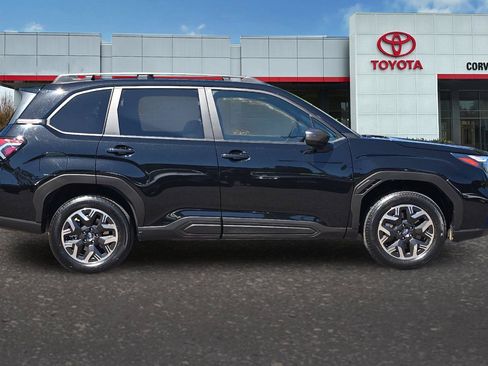 Used 2025 Subaru Forester Premium AWD/4WD image 3
