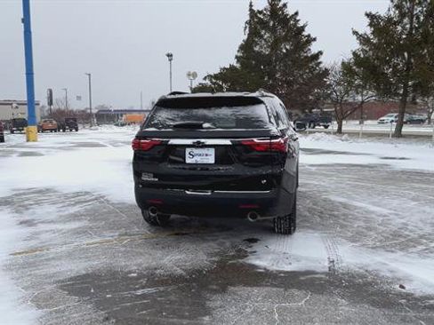 Used 2023 Chevrolet Traverse LT image 8